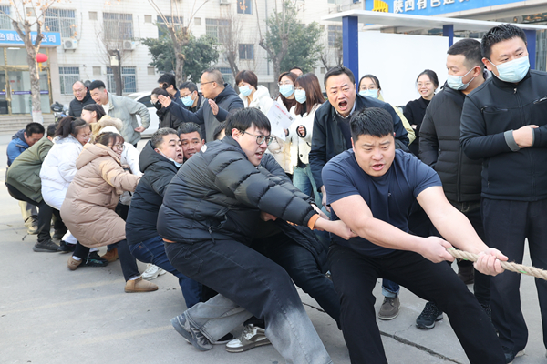 燃動冬日 “繩”采飛揚——公司舉行“迎元旦 強體魄 聚力量 開新局”拔河比賽！